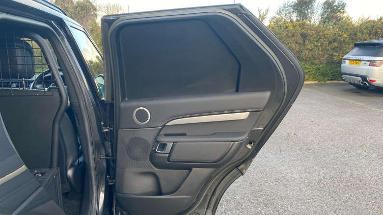 Land Rover Discovery Diesel 3.0 D300 R-Dynamic SE Commercial Auto